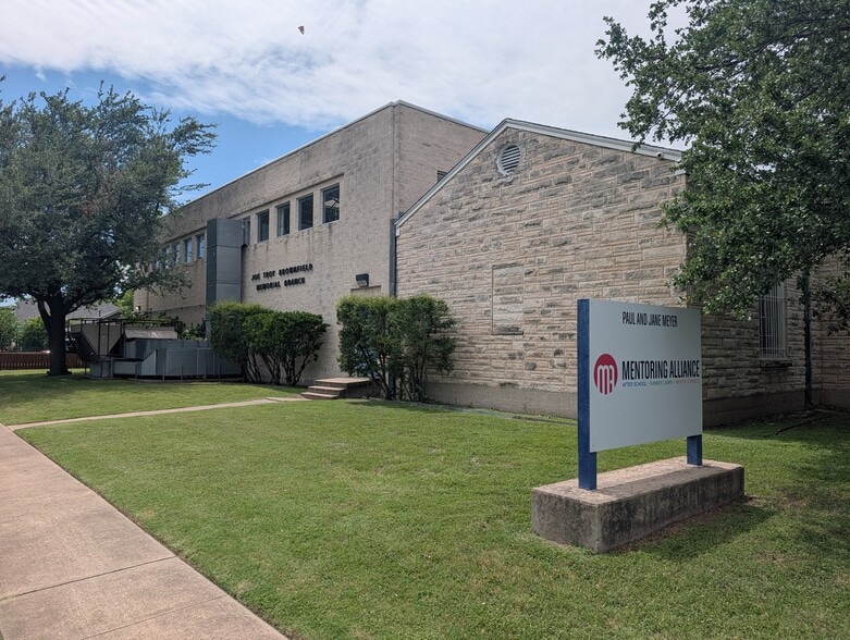 Primary Photo Of 2101 Alexander Ave, Waco Schools For Sale