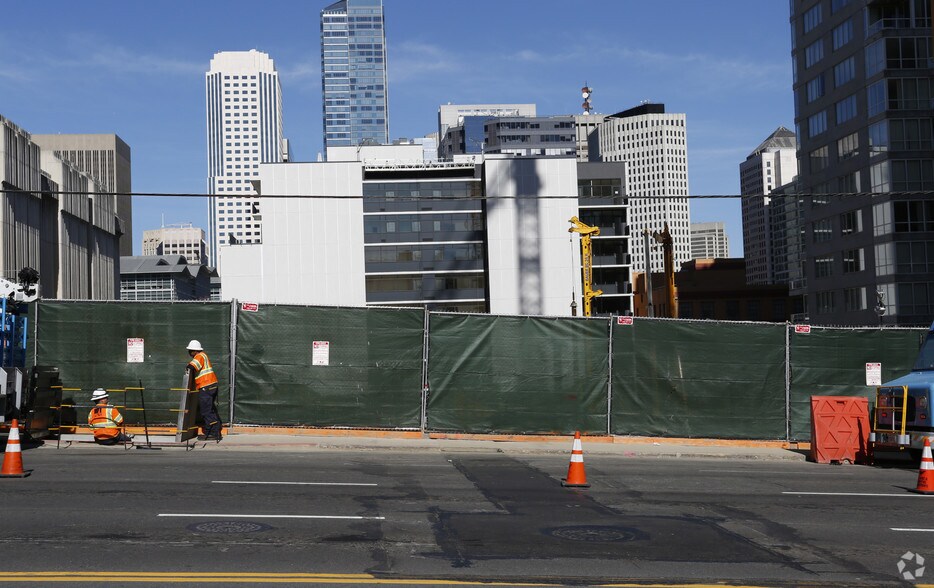 More Photos Of 399 Fremont St, San Francisco Apartments For Lease