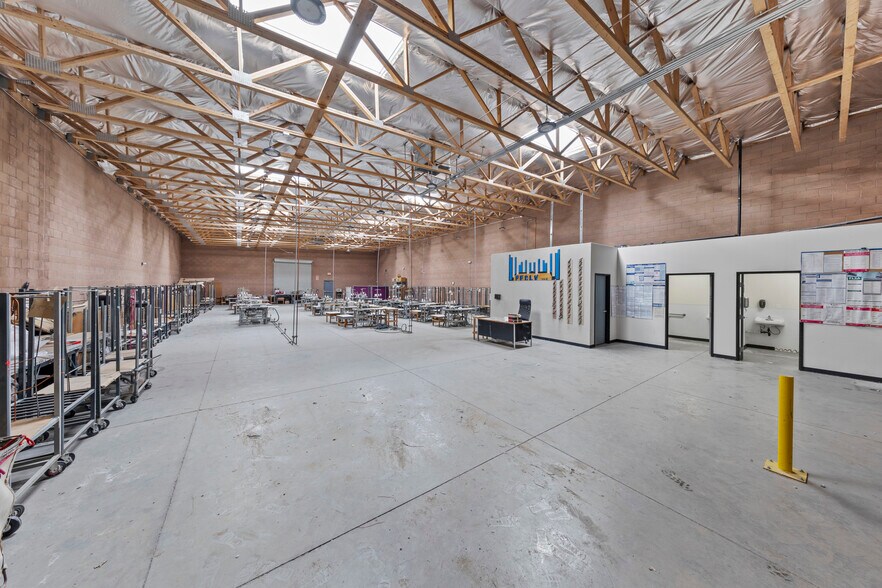 More Photos Of 2781 N Lamb Blvd, Las Vegas Distribution For Lease