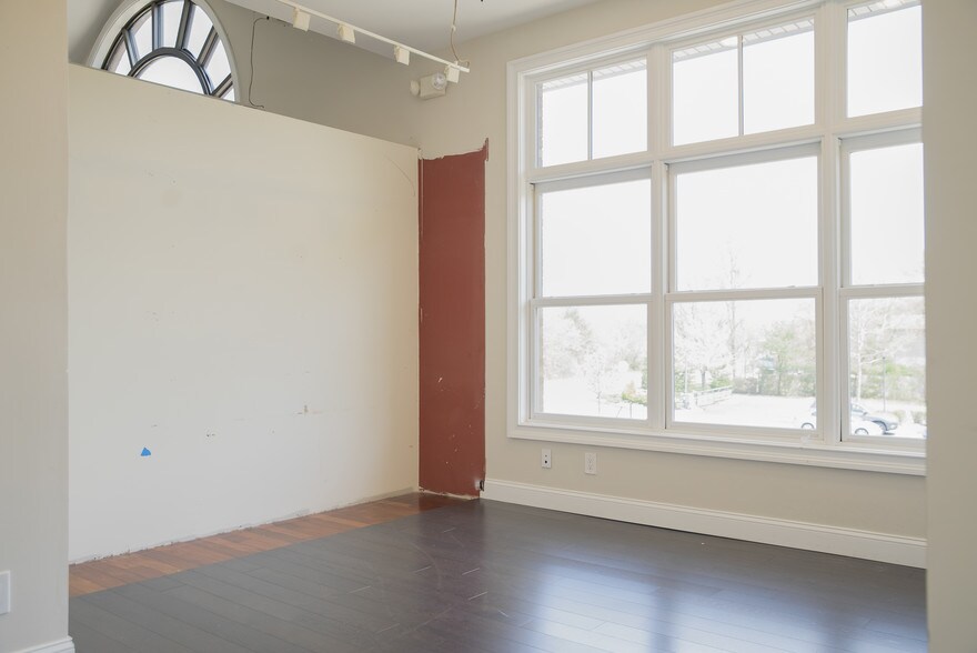 More Photos Of 3750 Express Dr S, Islandia Office For Lease