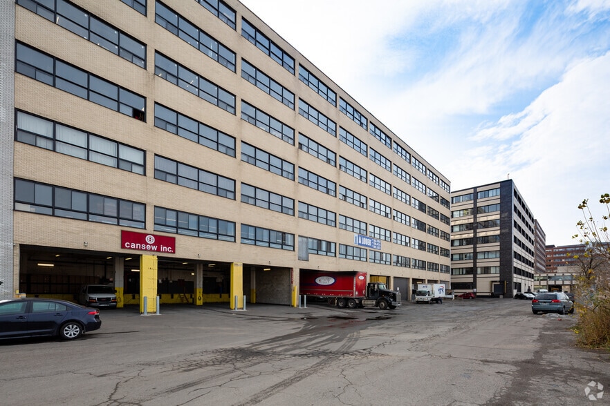 More Photos Of 111 Rue Chabanel O, Montréal Loft Creative Space For Lease
