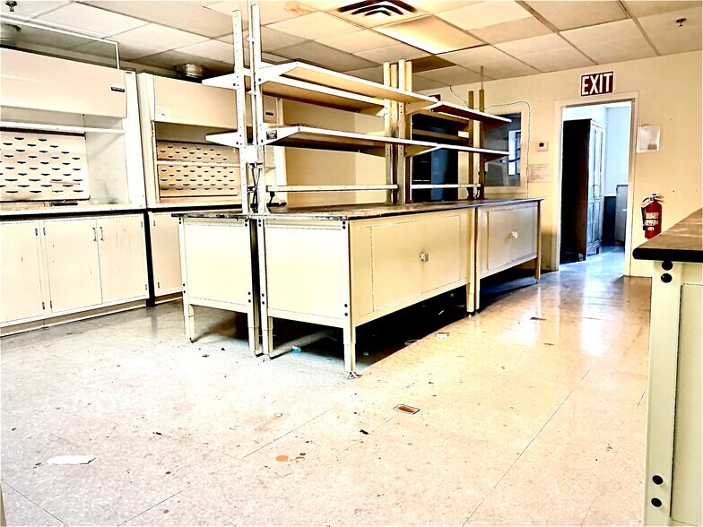 More Photos Of 15 Ward St, Somerville Flex For Lease