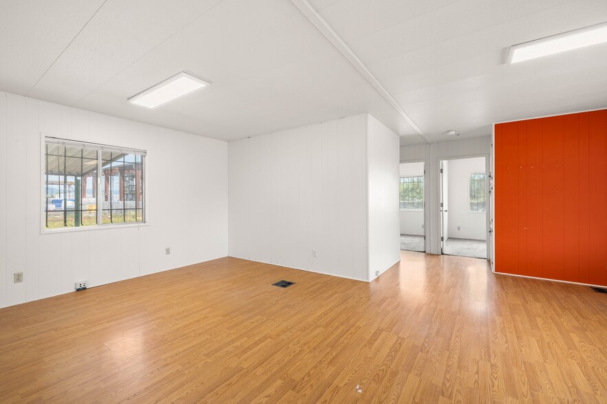 More Photos Of 547 N 4th Ave, Cornelius Warehouse For Lease