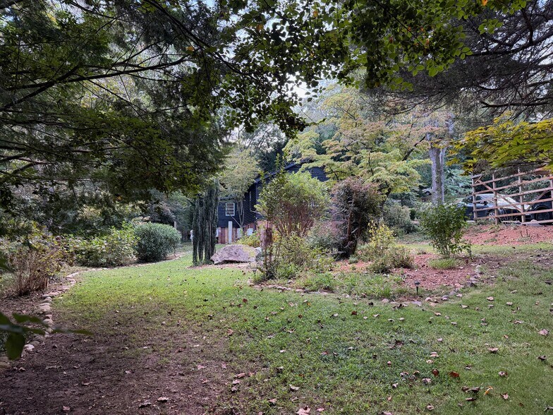 More Photos Of 35 Wilcox Rd, Tryon Apartments For Sale