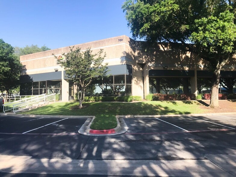 More Photos Of 700 Jeffrey Way, Round Rock Flex For Lease