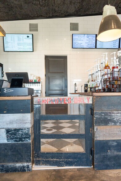 More Photos Of 609 Avenue H, Shallowater Auto Repair For Sale