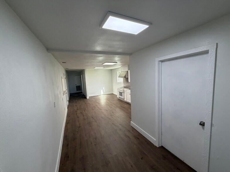 More Photos Of 1710 & 1714 Erin St, Jackson Office For Sale