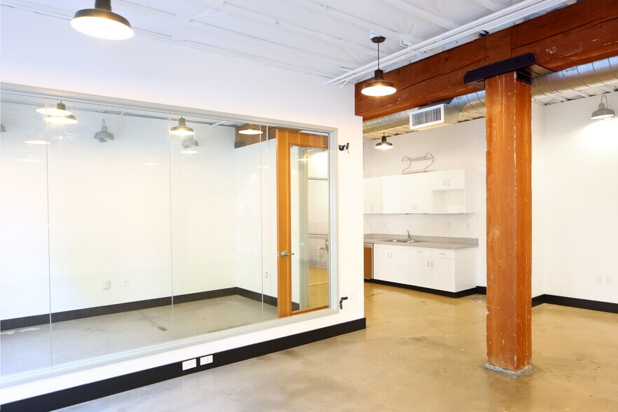 More Photos Of 1120-1136 NW Hoyt St, Portland Office For Lease