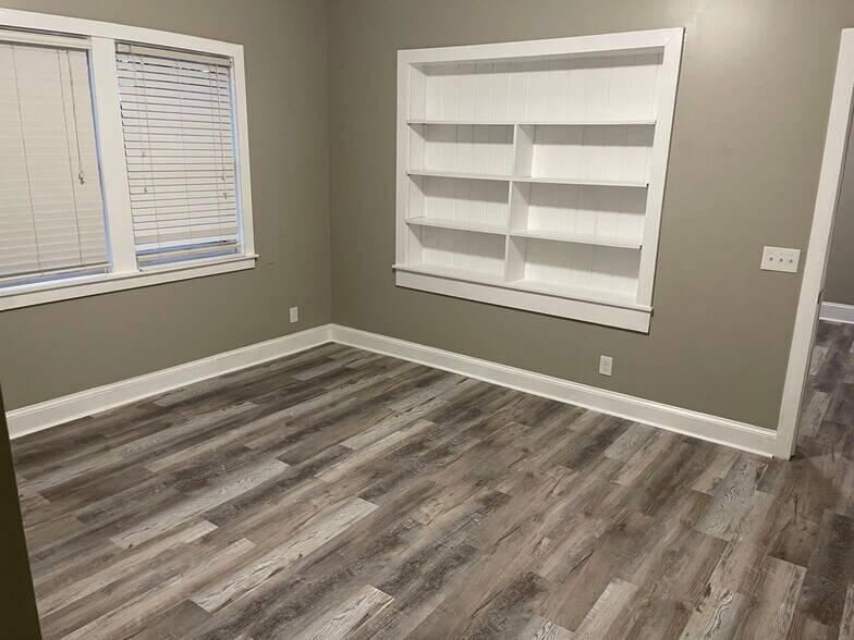 More Photos Of 490 S Perry St, Lawrenceville Office Residential For Lease