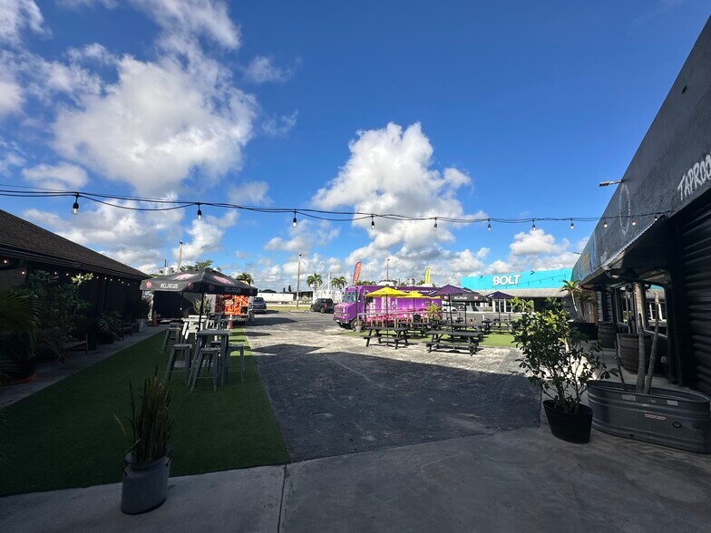 More Photos Of 10 NE 3rd St, Homestead Warehouse For Lease