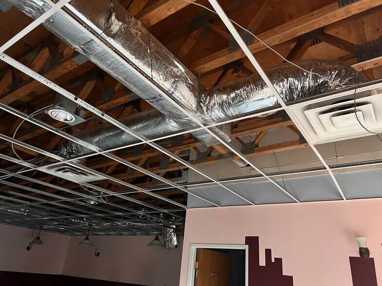 More Photos Of 2121 Eddy Ln, Eau Claire Restaurant For Sale