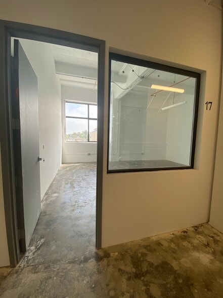More Photos Of 901 E 31st St, Los Angeles Manufacturing For Lease