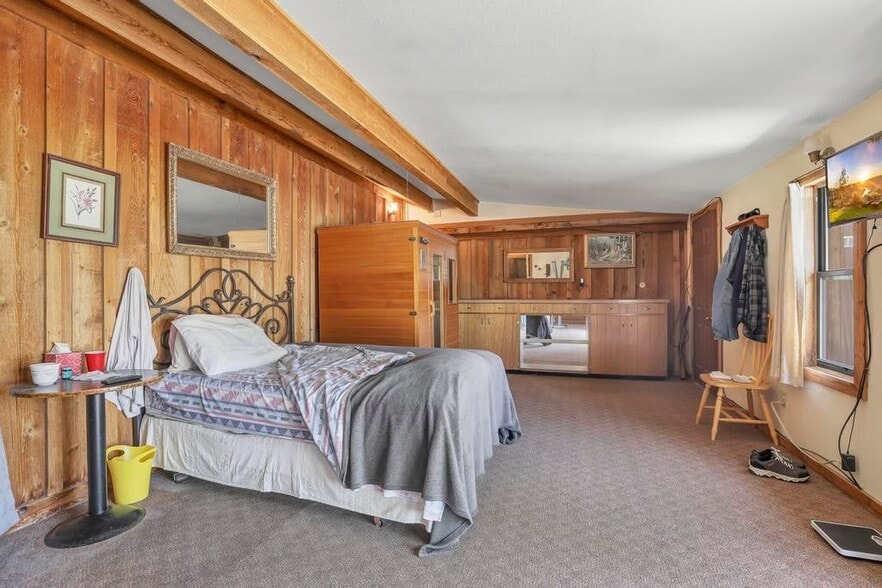 More Photos Of 319 W Magic Rd, West Magic Hospitality For Sale