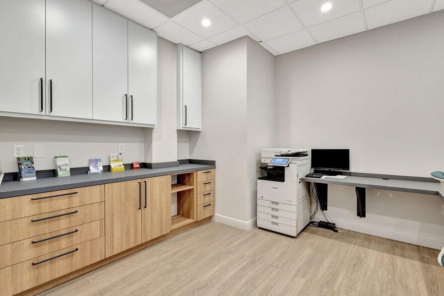 More Photos Of 402 SE 6th Ave, Delray Beach Medical For Lease