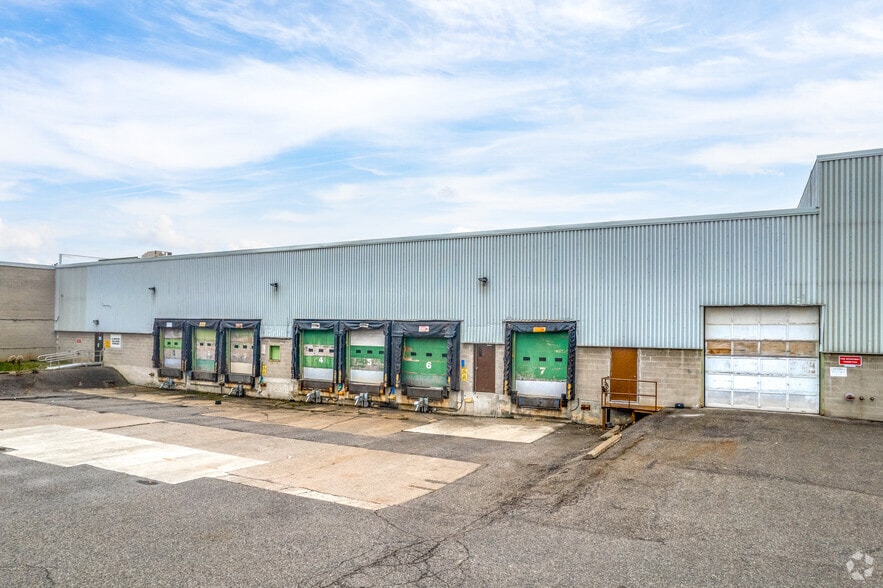 More Photos Of 44 Rolark Dr, Toronto Manufacturing For Lease