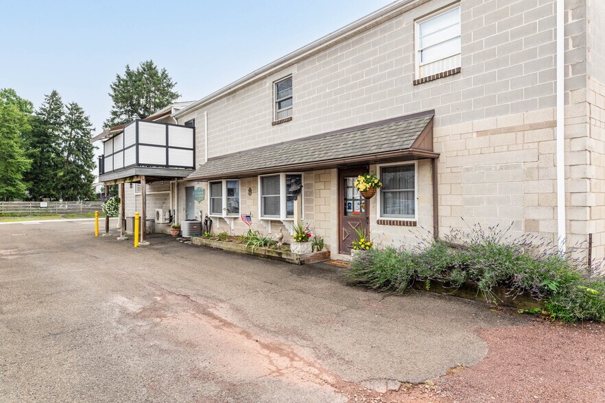More Photos Of 1510 Bethlehem Pike, Flourtown Storefront Retail Residential For Sale
