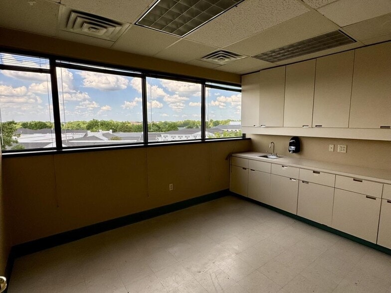 More Photos Of 1401 Harrodsburg Rd, Lexington Medical For Sale