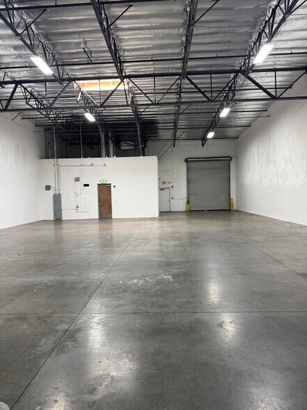 More Photos Of 9220-9268 1/2 Hall Rd, Downey Warehouse For Lease