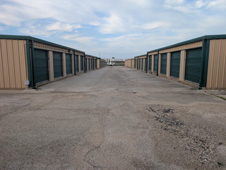 Primary Photo Of 2050 S Main St, McGregor Self Storage For Sale