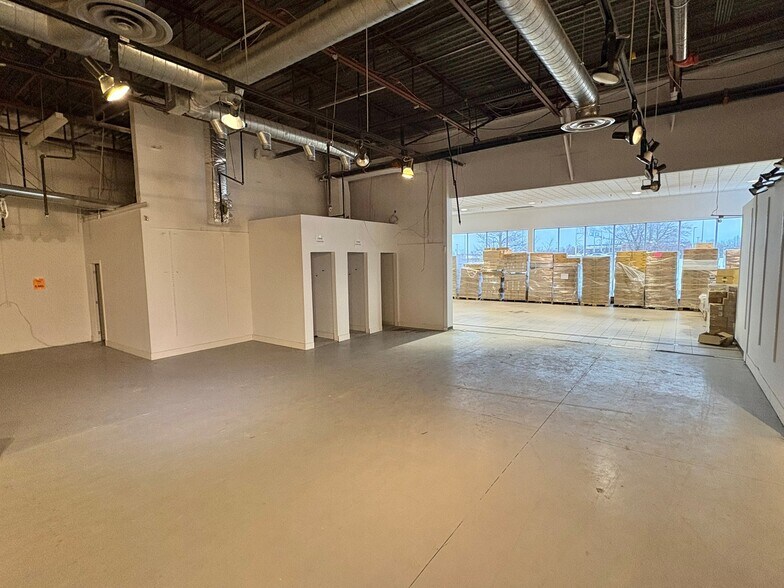 More Photos Of 1200 Pl Nobel, Boucherville General Retail For Lease