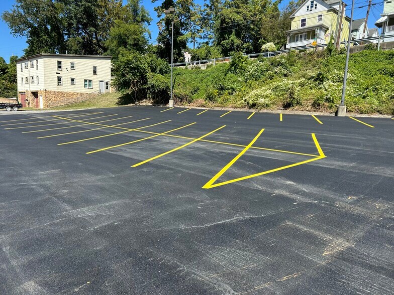 More Photos Of 788 W Pike St, Clarksburg Freestanding For Lease