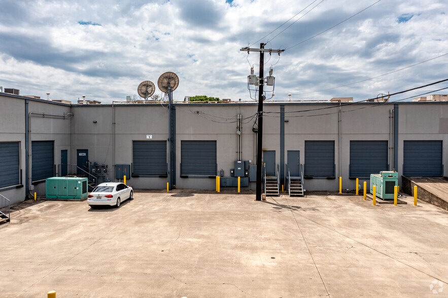 More Photos Of 11803-11889 Starcrest Dr, San Antonio Light Manufacturing For Lease