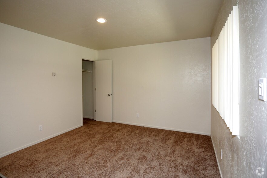 More Photos Of 618-631 Plaza Ave, Sacramento Apartments For Sale