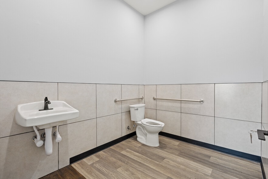 More Photos Of 800 N Plano Rd, Richardson Medical For Lease