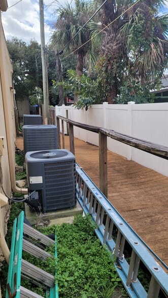 More Photos Of 142 N Orlando Ave, Cocoa Beach General Retail For Lease