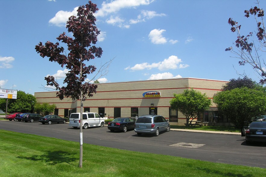 More Photos Of 1000 N Opdyke Rd, Auburn Hills Warehouse For Lease