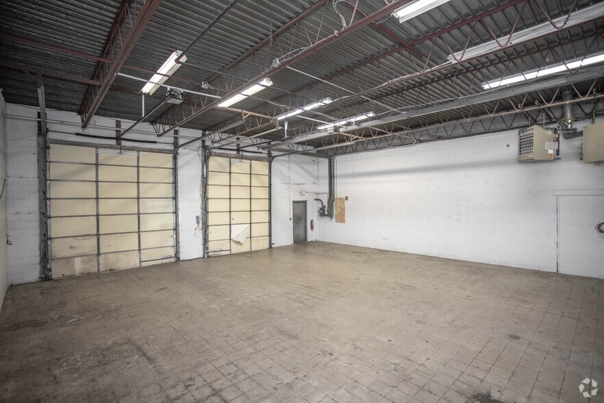 More Photos Of 141 Central Ave, Farmingdale Light Manufacturing For Lease