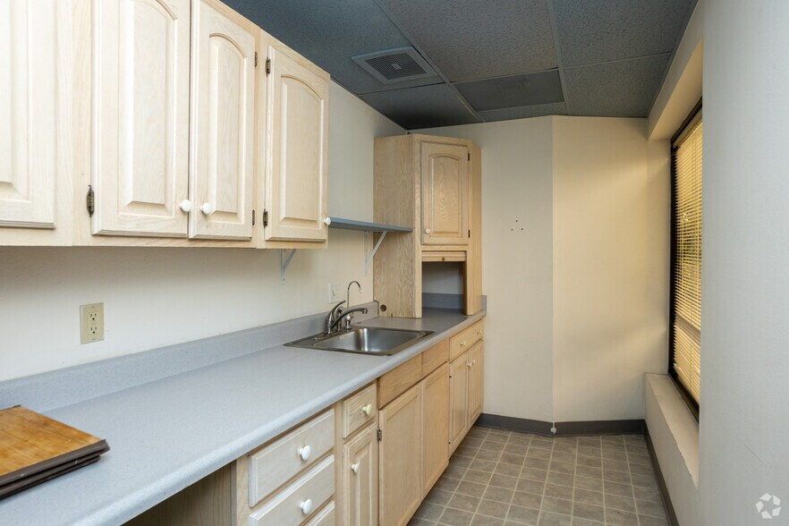 More Photos Of 502 S Verdugo Dr, Burbank Unknown For Lease