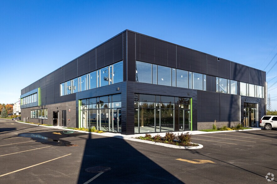 More Photos Of 17990 Rue Des Gouverneurs, Mirabel Distribution For Lease