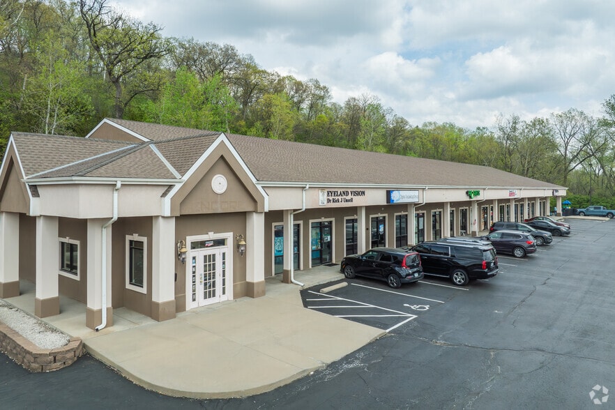Primary Photo Of 7400-7440 NW River Park Dr, Parkville General Retail For Lease