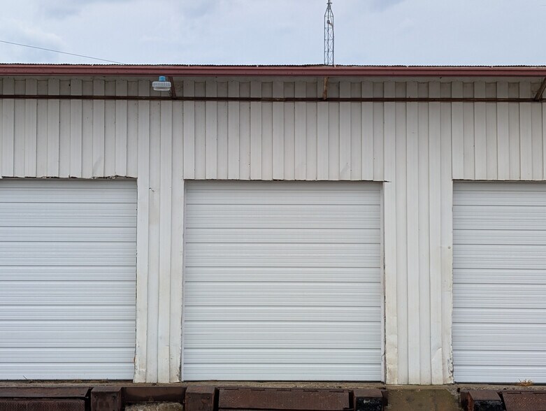 More Photos Of 125 Barlow Rd, Farmington Distribution For Sale