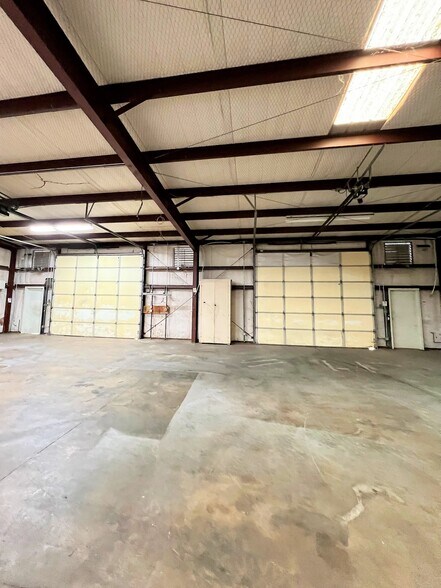 More Photos Of 1703 E Whaley St, Longview Warehouse For Lease