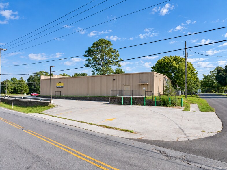 More Photos Of 210 N Amhurst Pl, Englewood Freestanding For Lease
