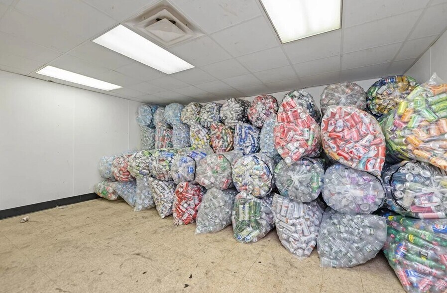 More Photos Of , Caledonia General Retail For Sale