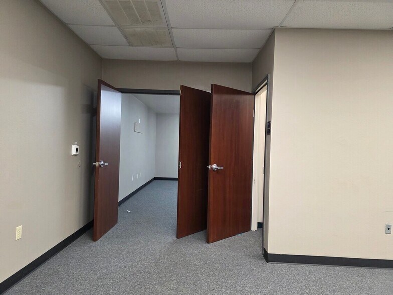 More Photos Of 912 15th St, Huntsville Office For Lease