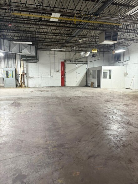 More Photos Of 405 18th Ave, Rockford Warehouse For Lease