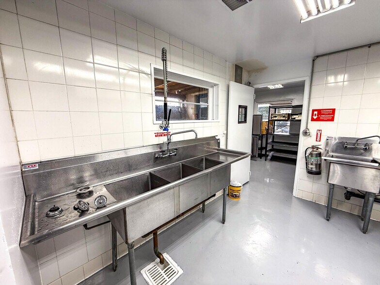 More Photos Of 132-144 S Orange Ave, El Cajon Food Processing For Lease