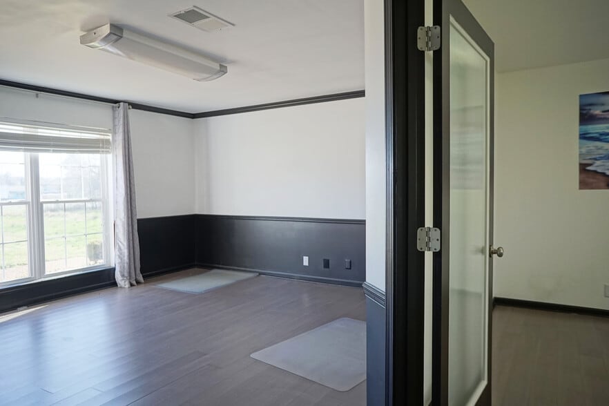 More Photos Of 114 Canfield Pl, Hendersonville Office For Sale