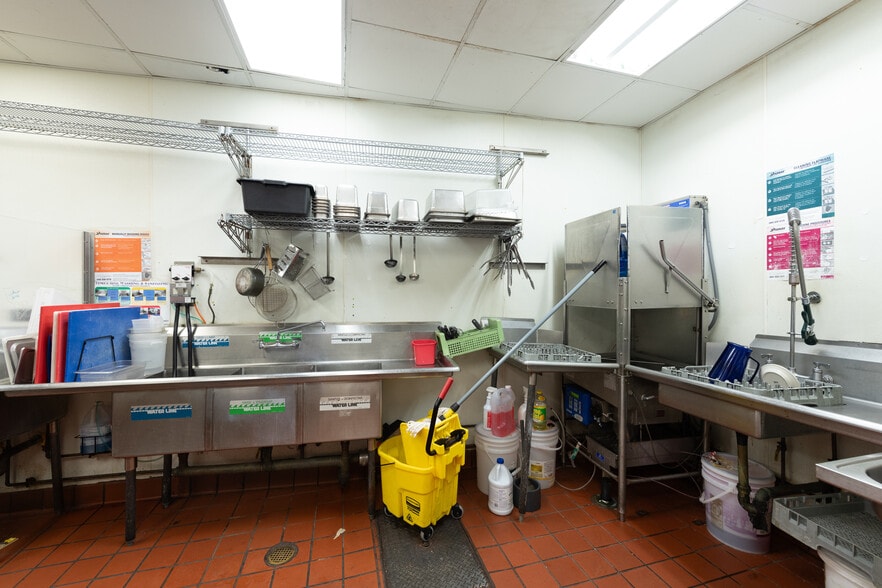 More Photos Of 4195 Washington St, Boston Bar For Sale