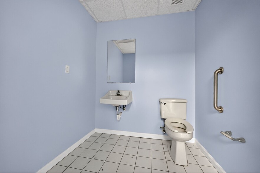 More Photos Of 3150 Willits Rd, Philadelphia Storefront Retail Office For Sale