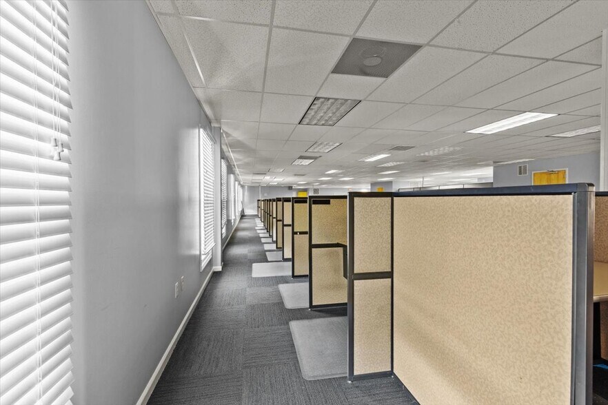 More Photos Of 617 Mulberry St, Elizabethtown Office For Sale