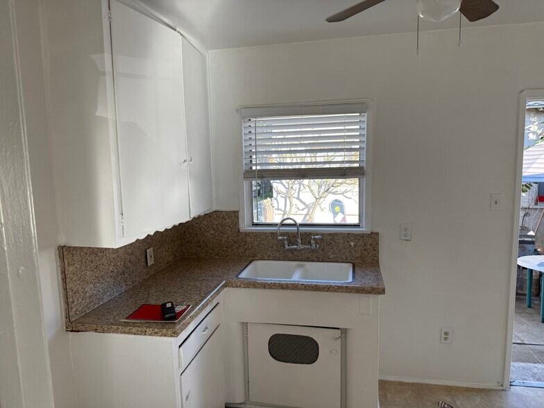 More Photos Of 15954 Vermont Ave, Paramount Multifamily For Sale