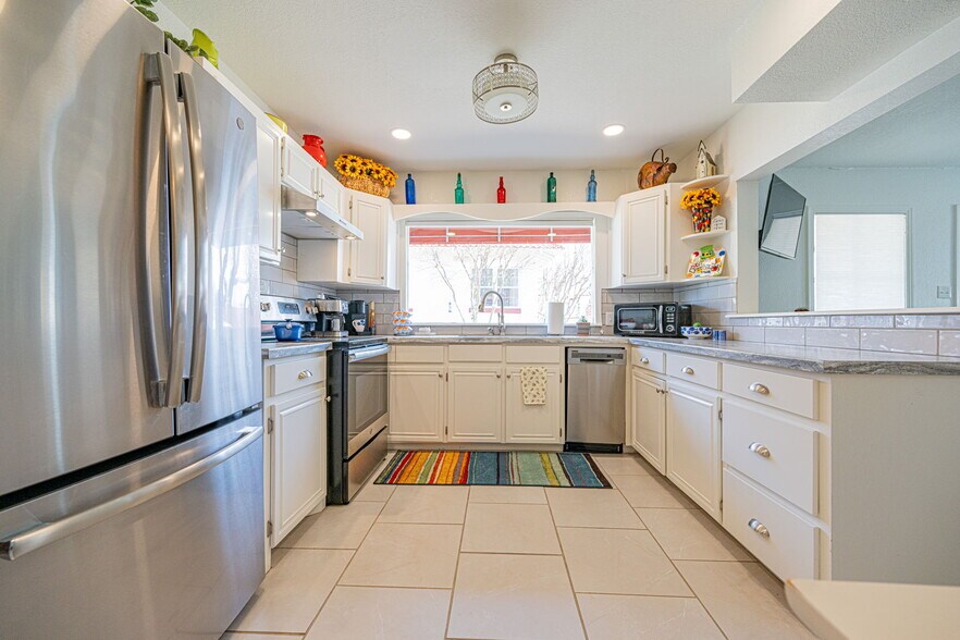 More Photos Of 1400 Sam Houston St, Sweetwater Hospitality For Sale
