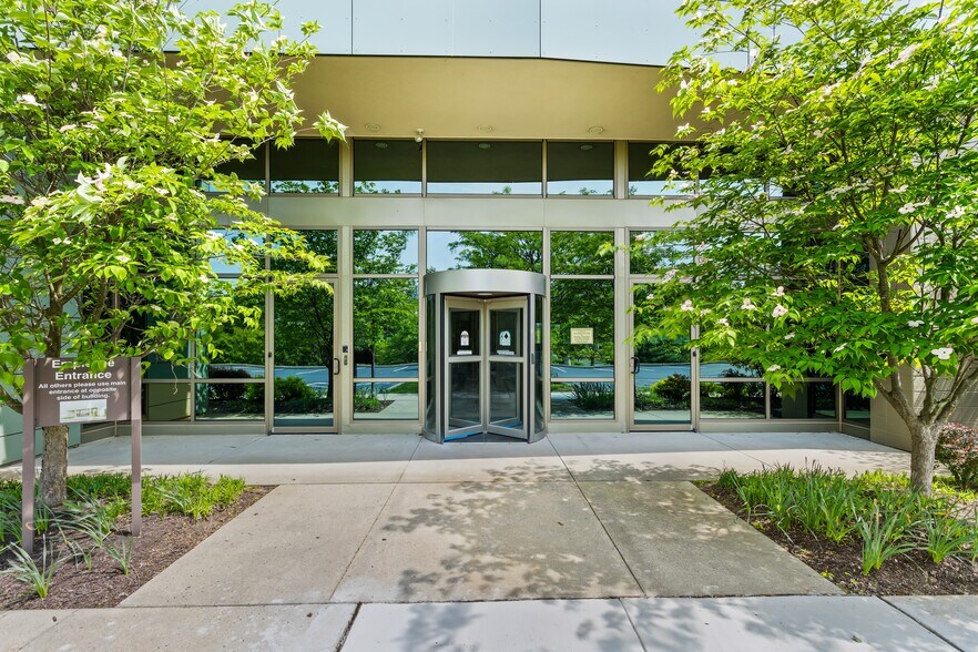 More Photos Of 425 Privet Rd, Horsham Township Flex For Lease