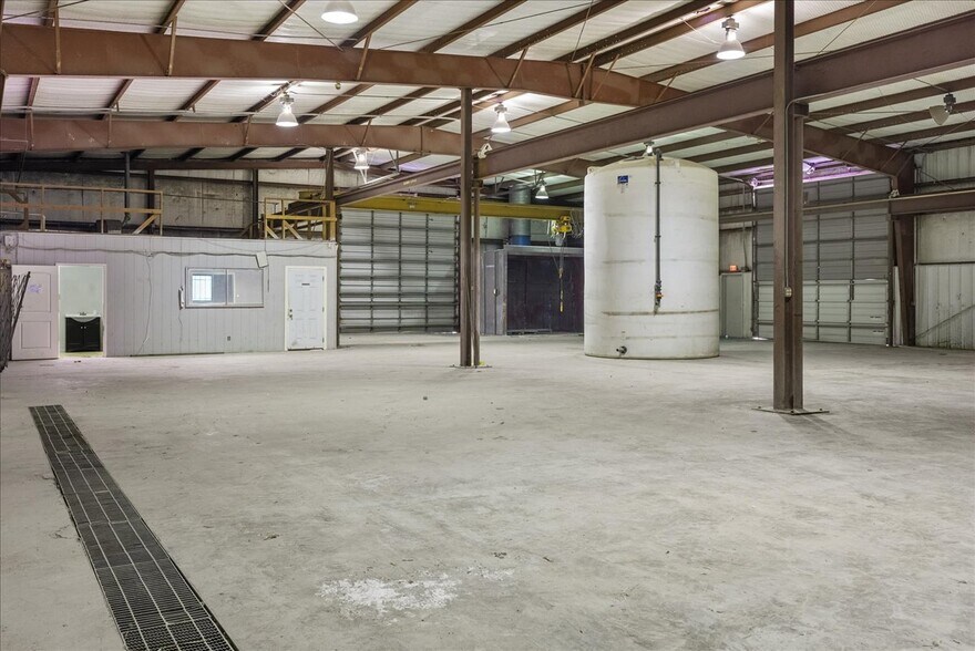 More Photos Of 820 Mcbride Ln, Corpus Christi Warehouse For Lease