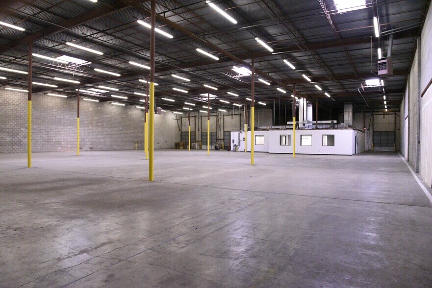 More Photos Of 455-465 W 38th St, Houston Warehouse For Lease